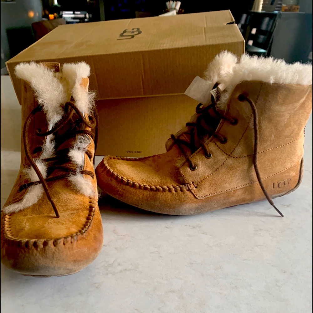 Ugs W chickaree style boot.
